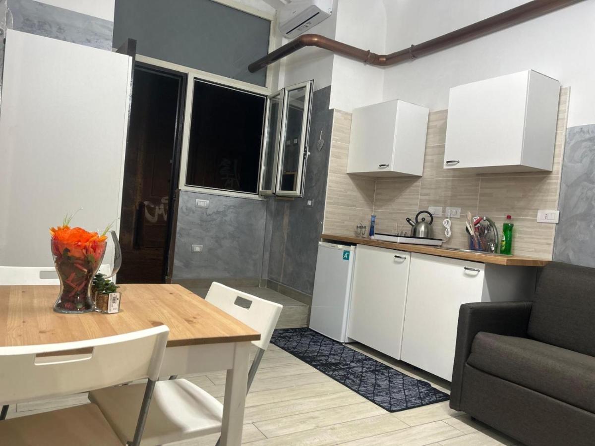 Vico21 Guest House Наполи Екстериор снимка
