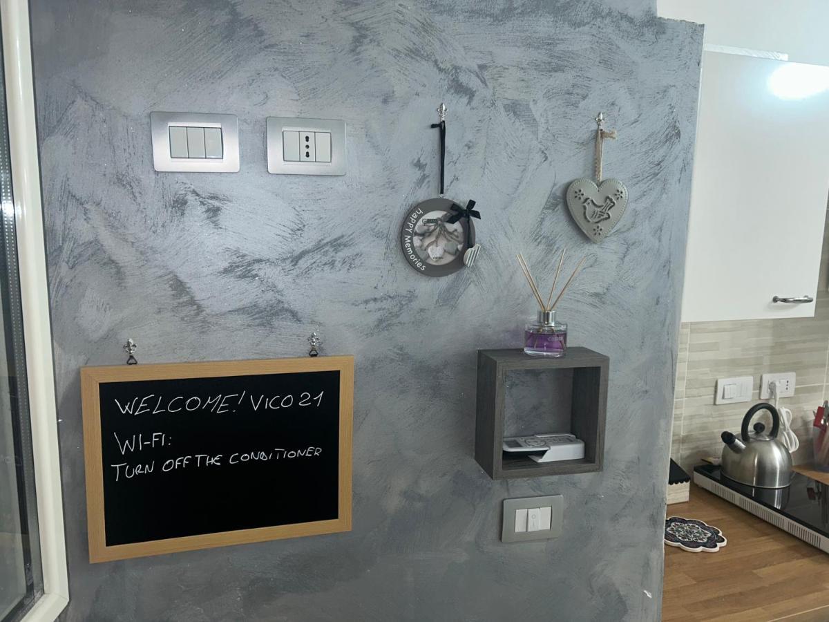 Vico21 Guest House Наполи Екстериор снимка