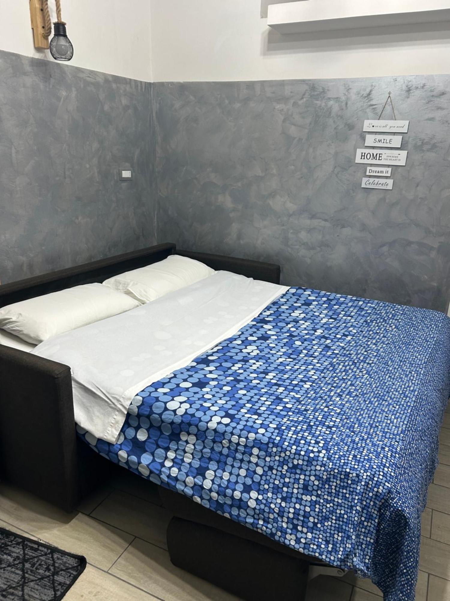 Vico21 Guest House Наполи Екстериор снимка